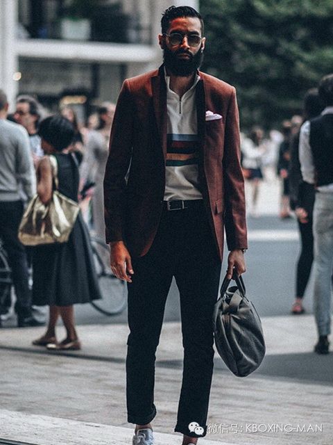 时尚男士精致打扮：靓丽街头风景线